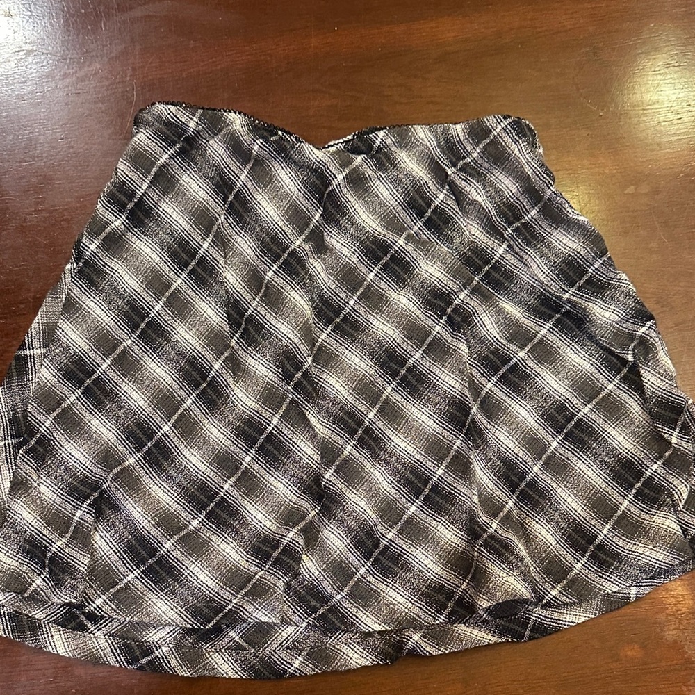Old Navy Plaid Skirt in Black and White